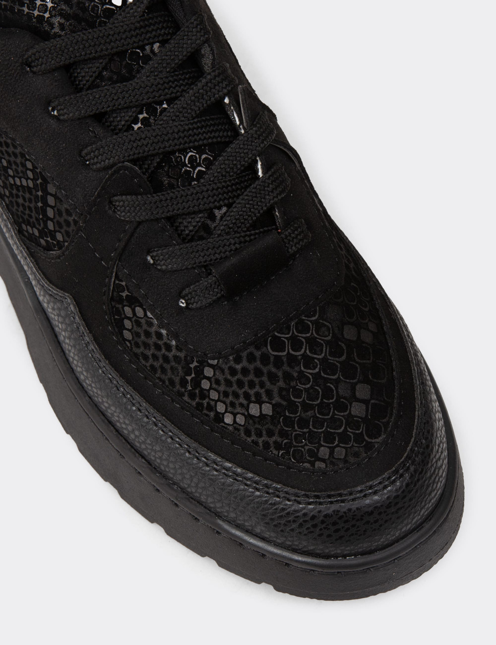 Kadın Siyah Sneaker Ayakkabı - K0203ZSYHE01