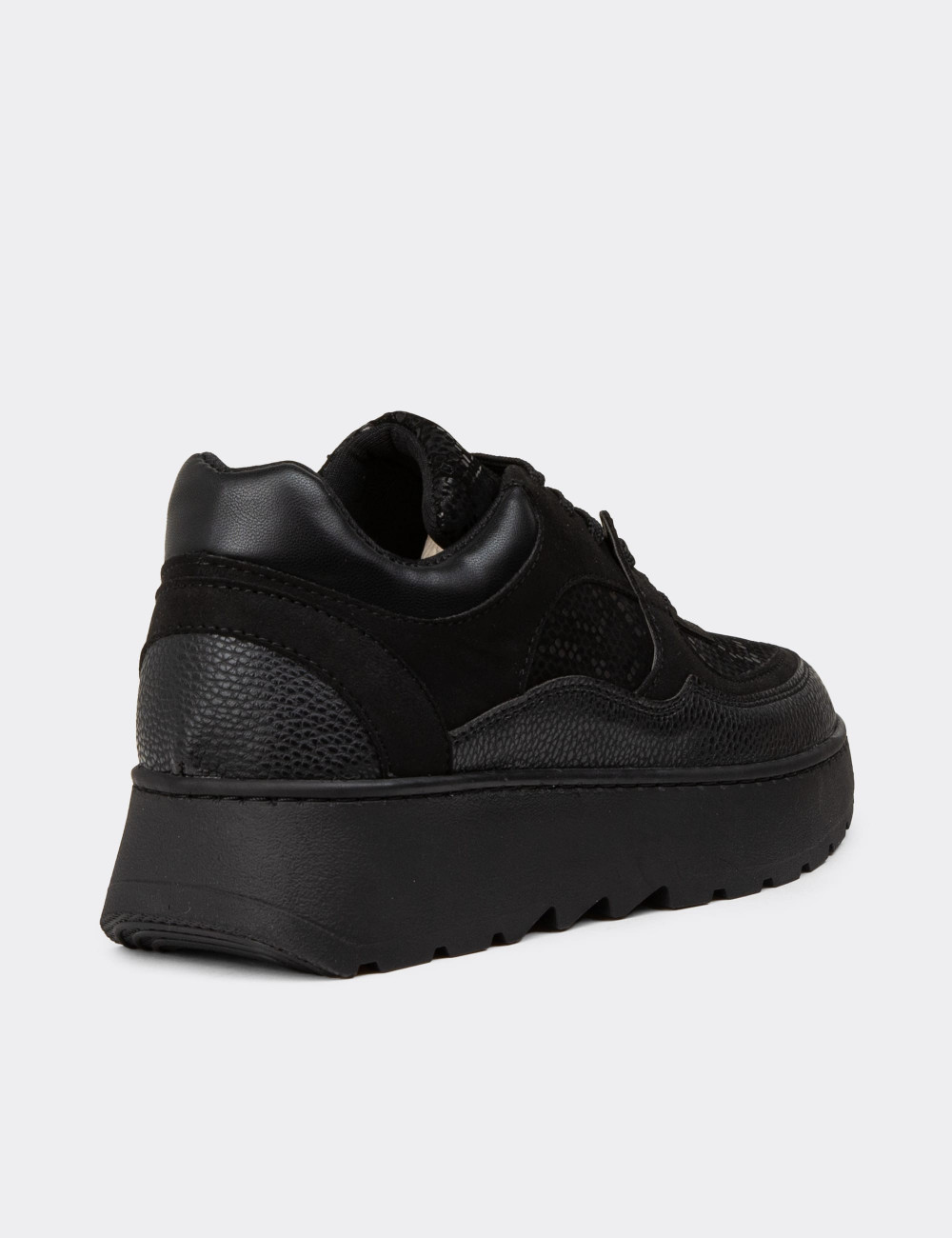 Kadın Siyah Sneaker Ayakkabı - K0203ZSYHE01