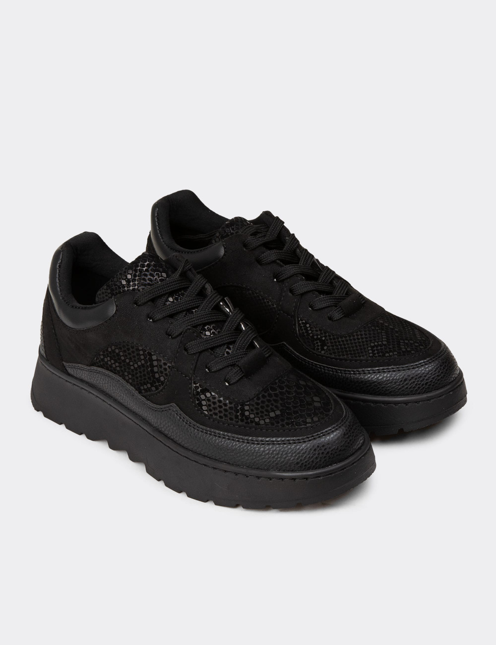 Kadın Siyah Sneaker Ayakkabı - K0203ZSYHE01