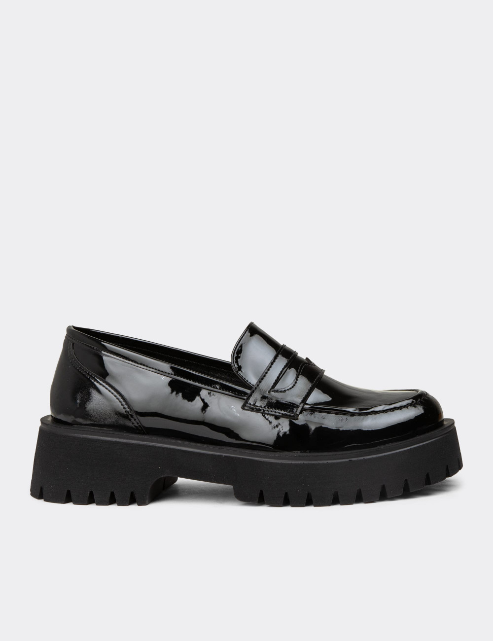 Kadın Siyah Rugan Loafer Ayakkabı - KP004ZSYHE03