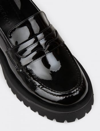 Kadın Siyah Rugan Loafer Ayakkabı - KP004ZSYHE03