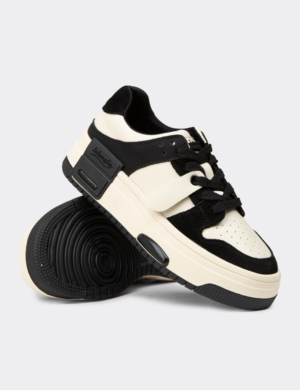 Kadın Siyah Sneaker Ayakkabı - 25358ZSYHC01
