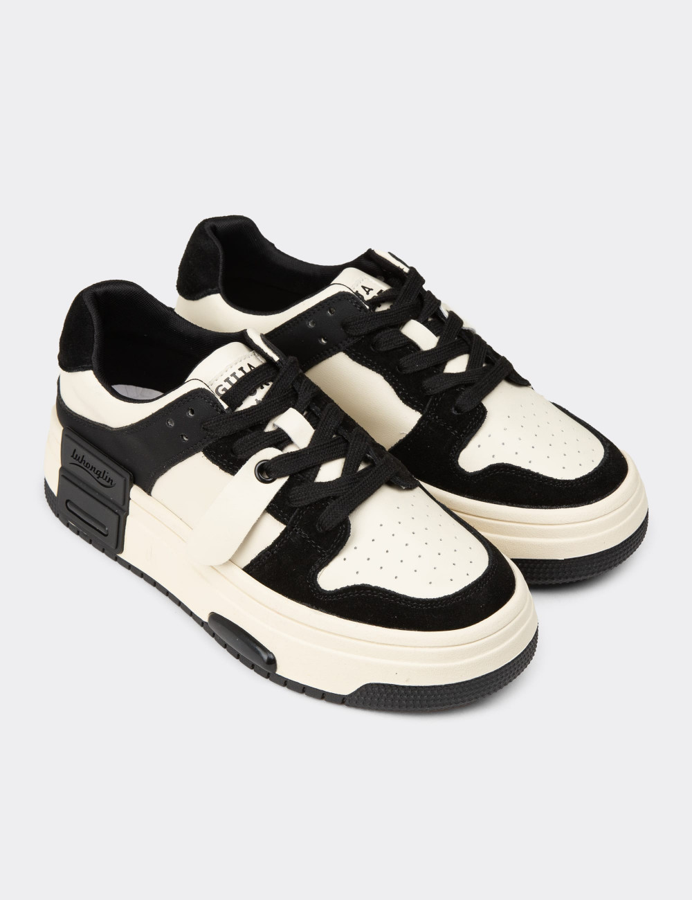 Kadın Siyah Sneaker Ayakkabı - 25358ZSYHC01