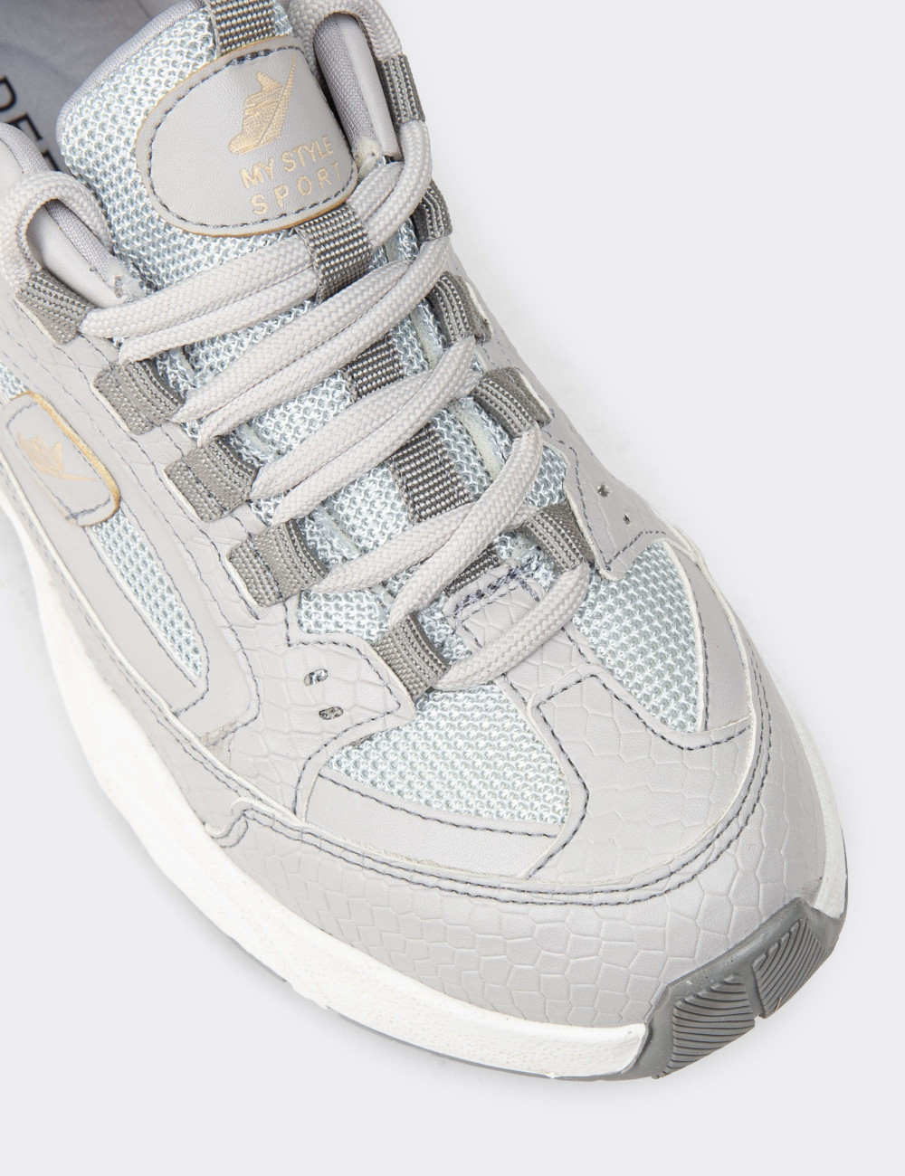 Kadın Gri Sneaker Ayakkabı - 34142ZGRIC01