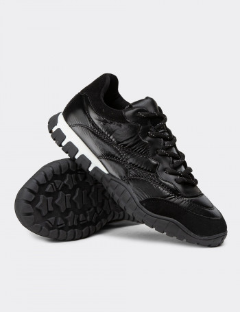 Kadın Siyah Sneaker Ayakkabı - 55157ZSYHC01