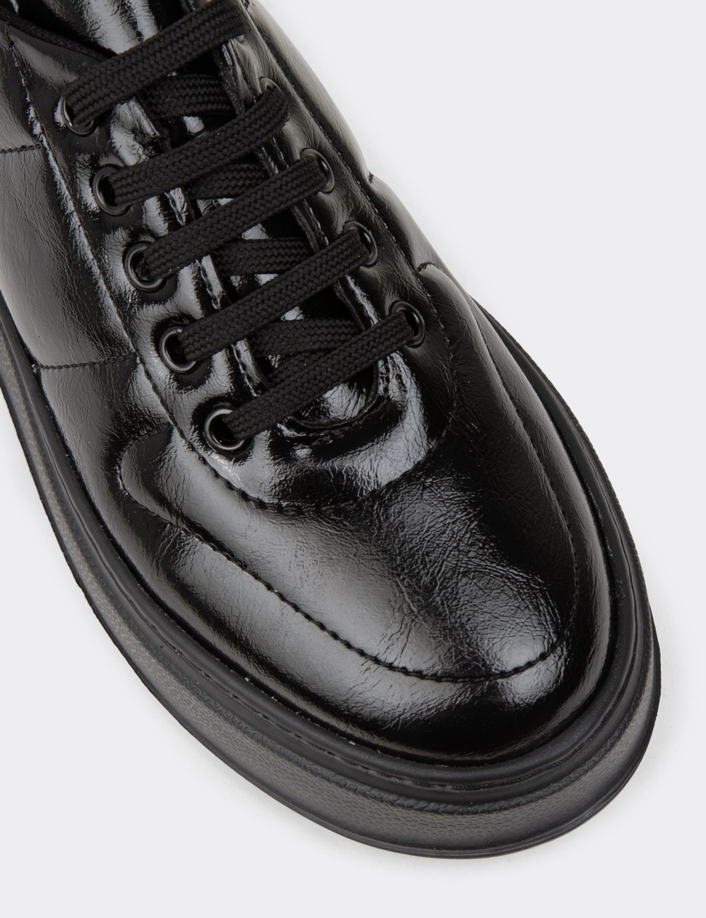 Kadın Vintage Rugan Siyah Sneaker Ayakkabı - CE483ZSYHC01