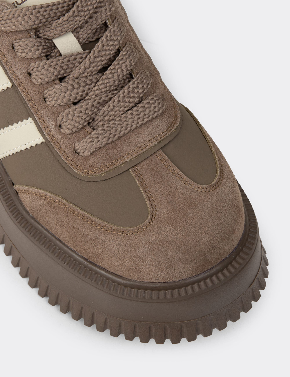 Kadın Vizon Renkli Hakiki Süet Platform Sneaker - E8031ZVZNC01