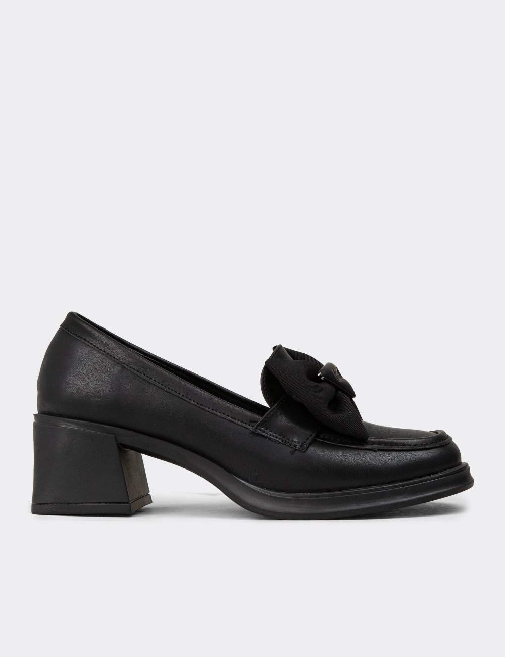 Kadın Siyah Fiyonk Detaylı Loafer Ayakkabı - K1465ZSYHC01