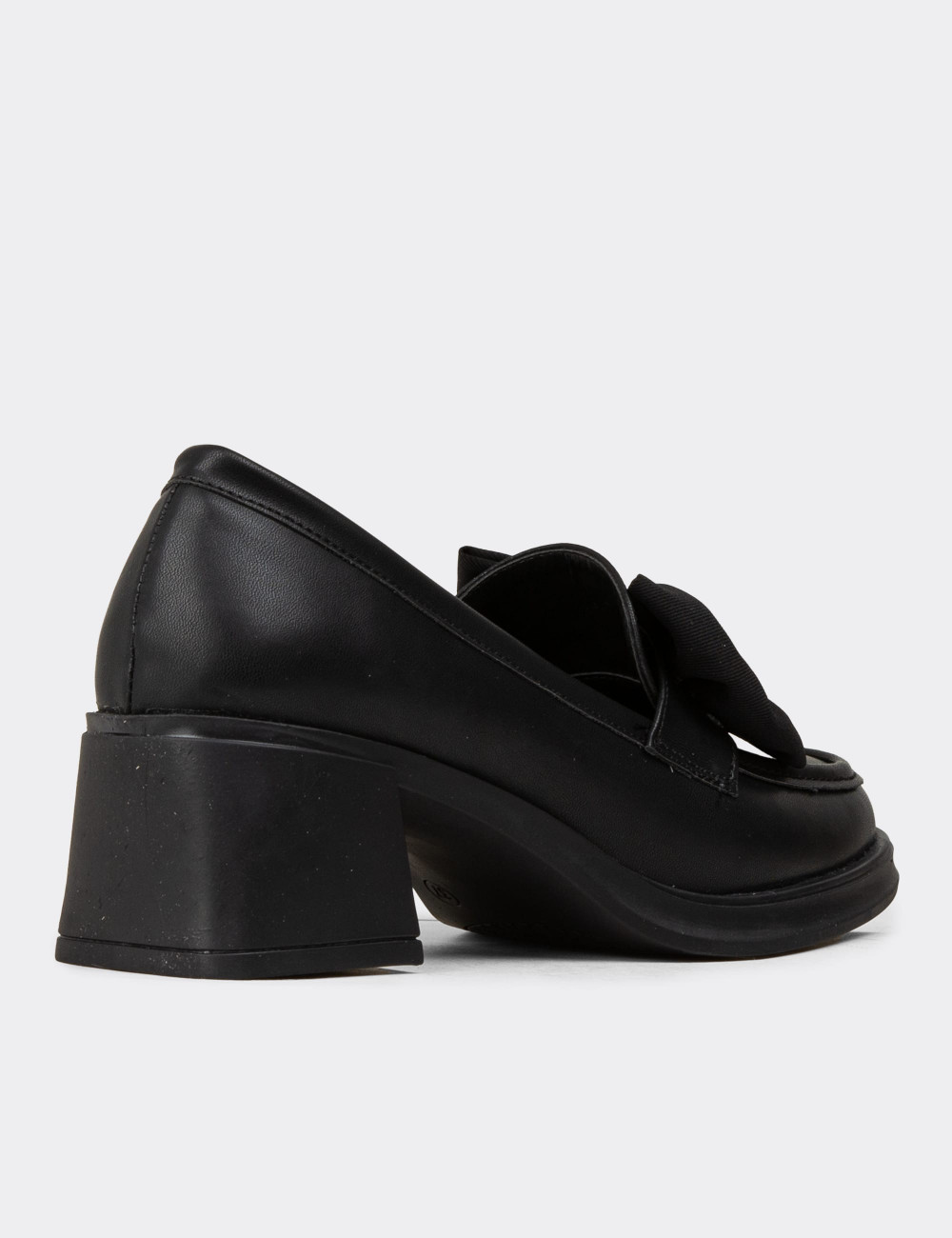 Kadın Siyah Fiyonk Detaylı Loafer Ayakkabı - K1465ZSYHC01