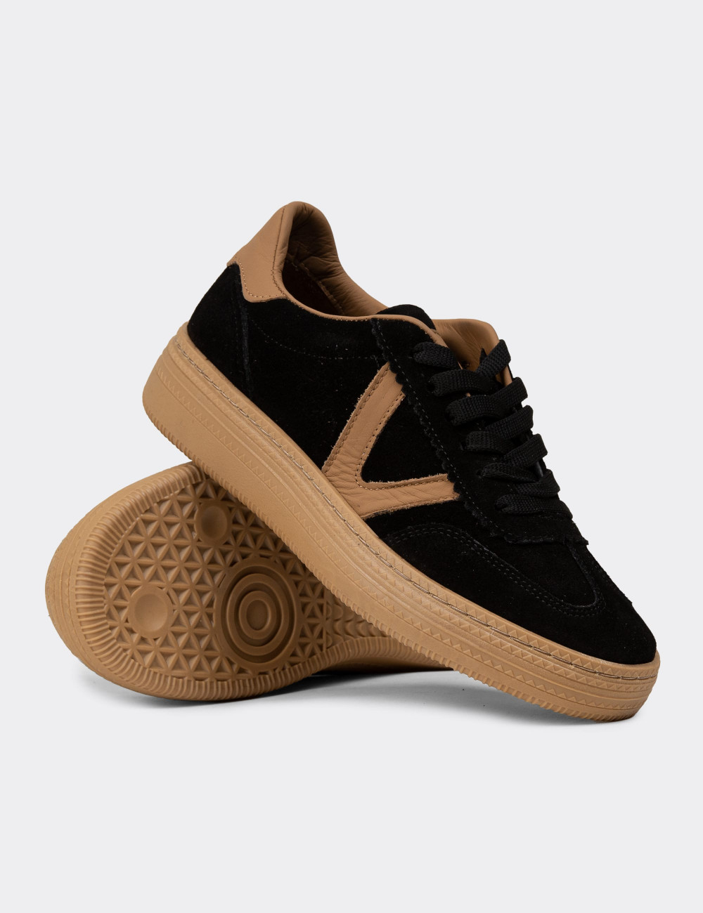 Kadın Hakiki Süet Siyah Sneaker Ayakkabı - N0170ZSYHC01
