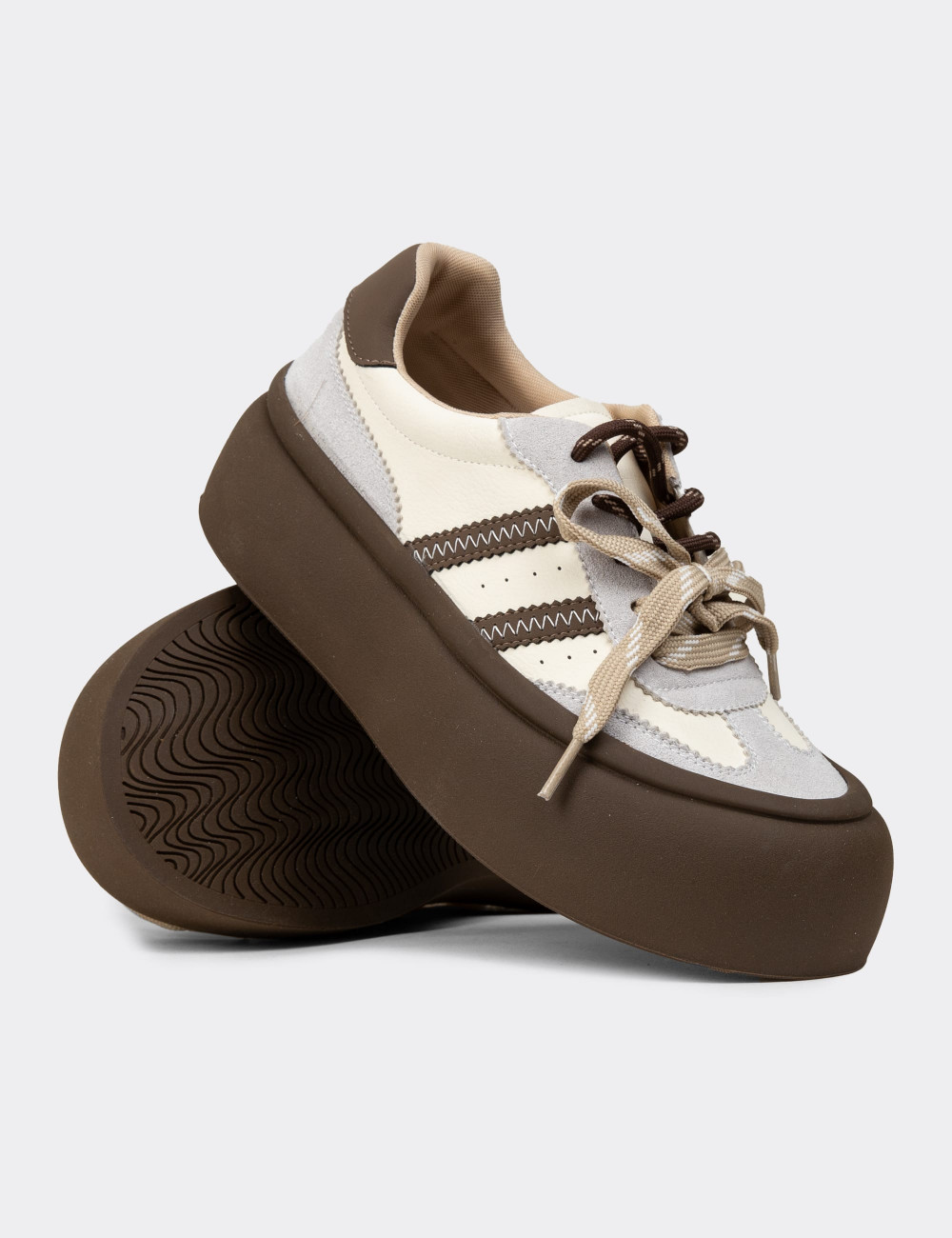 Kadın Bej Sneaker Ayakkabı - E8004ZBEJC01