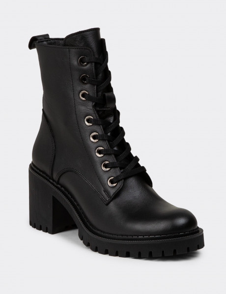 Kadın Siyah Hakiki Deri Topuklu Postal Bot