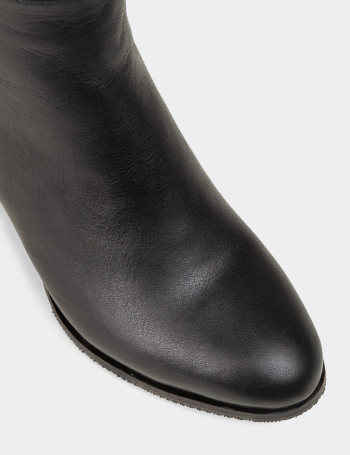 Kadın Hakiki Deri Siyah Fermuarlı Çizme - A2131ZSYHC01