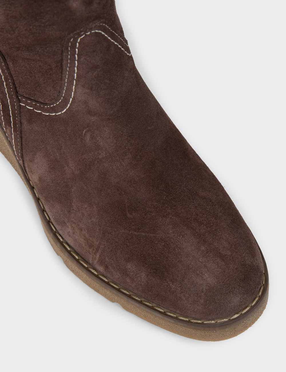 Kadın Hakiki Süet Kahverengi Dolgu Topuk Çizme - 61206ZKHVC01