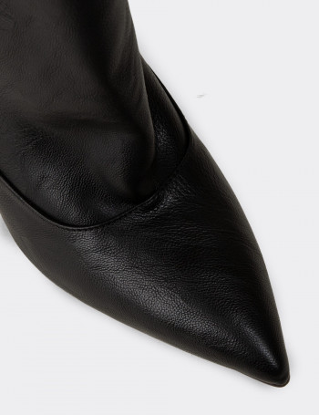 Kadın Siyah İnce Topuklu Çizme - K5531ZSYHM01