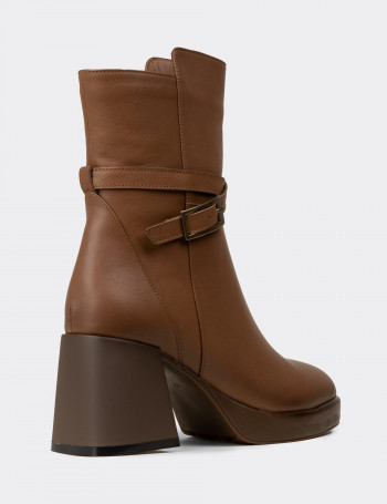 Kadın Taba Rengi Hakiki Deri Fermuarlı Bot - A3444ZTBAC01