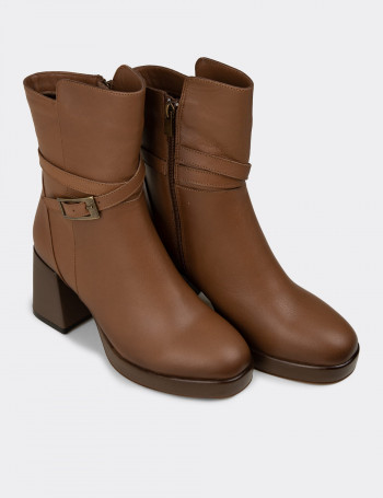 Kadın Taba Rengi Hakiki Deri Fermuarlı Bot - A3444ZTBAC01