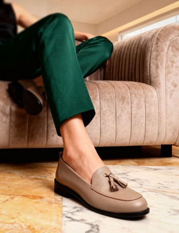 Kadın Bej Hakiki Deri Püsküllü Loafer