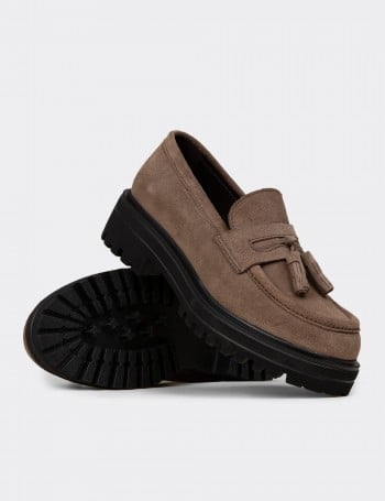Kadın Hakiki Süet Vizon Rengi Püsküllü Loafer - 02020ZVZNE01