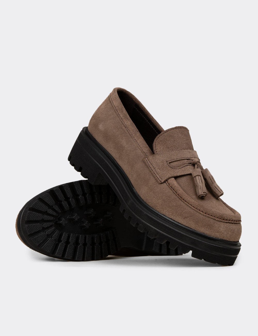 Kadın Hakiki Süet Vizon Rengi Püsküllü Loafer - 02020ZVZNE01