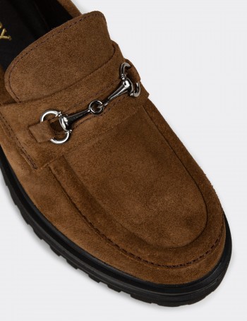 Kadın Hakiki Süet Taba Renkli Toka Detaylı Loafer - 02024ZTBAE01