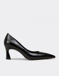 Kadın Siyah Krokodil Desenli Orta Topuk Stiletto