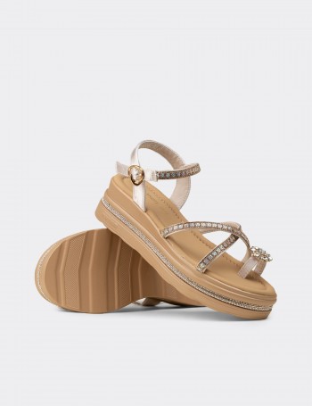 Kadın Bej Taş Detaylı Sandalet - K0065ZBEJC01