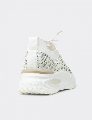Kadın Beyaz Taş Detaylı Sneaker Ayakkabı - 26311ZBYZP01