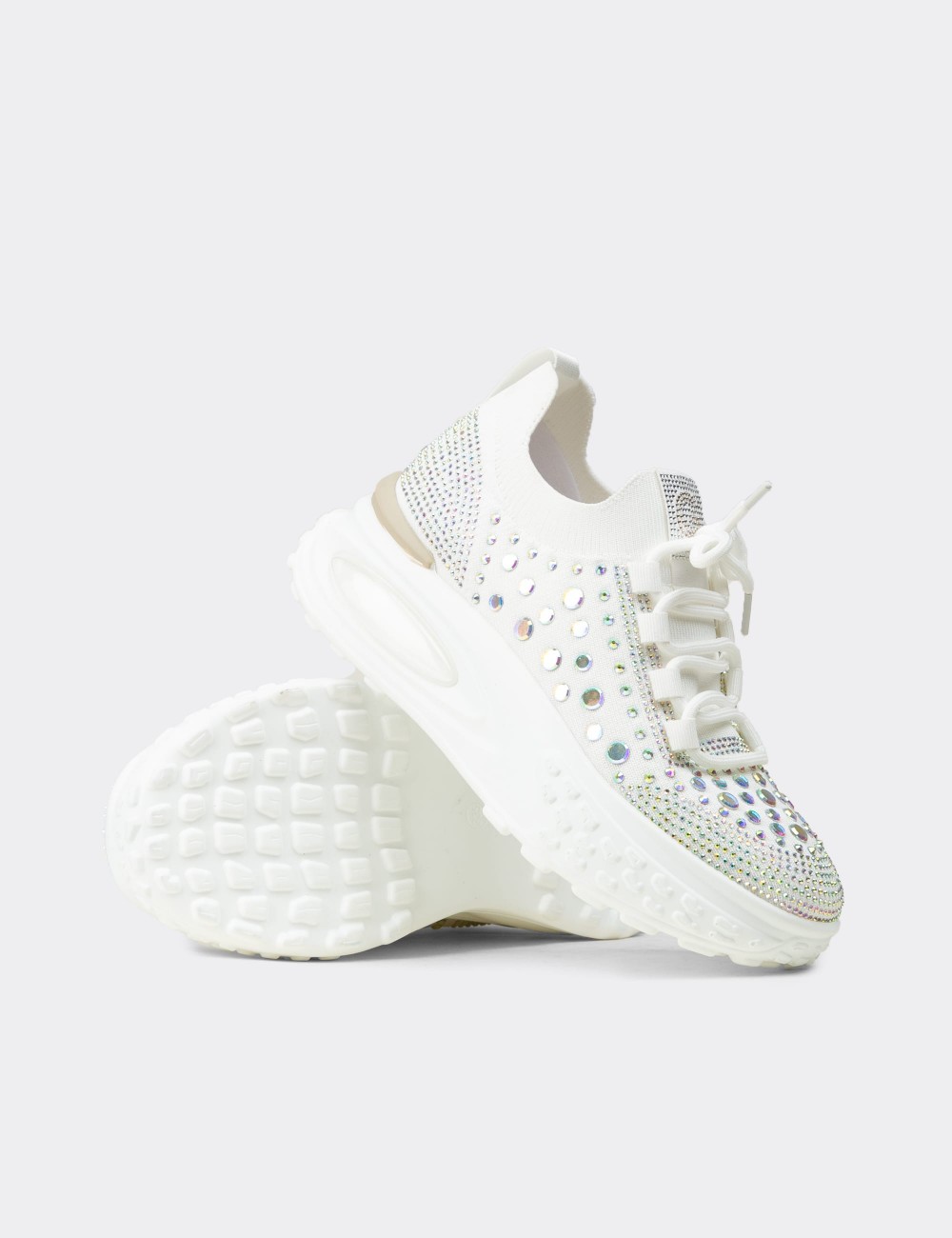 Kadın Beyaz Taş Detaylı Sneaker Ayakkabı - 26311ZBYZP01