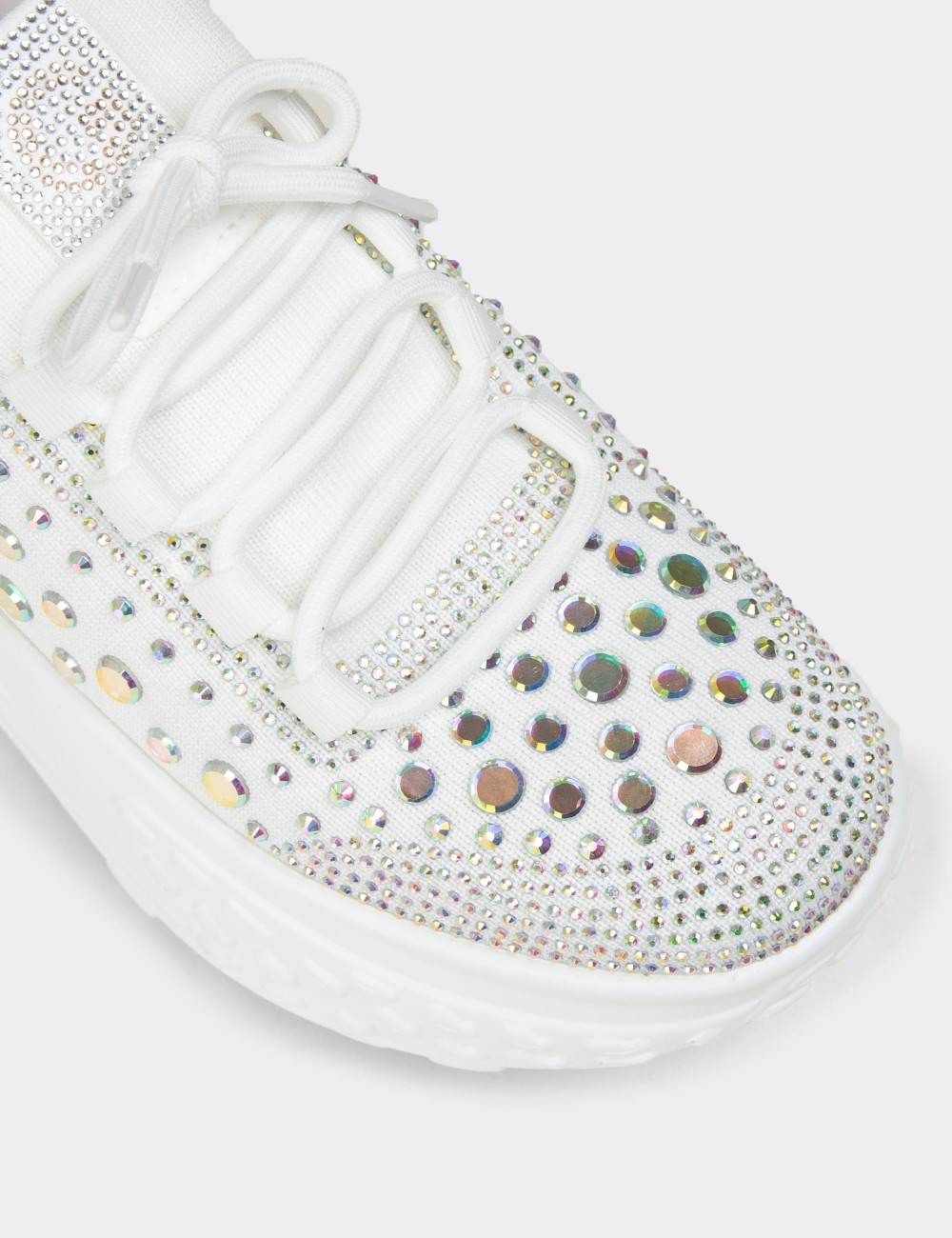 Kadın Beyaz Taş Detaylı Sneaker Ayakkabı - 26311ZBYZP01