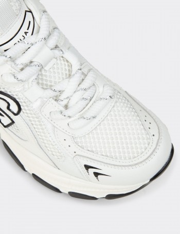 Kadın Gizli Topuk Beyaz Sneaker Ayakkabı - 26323ZBYZP01