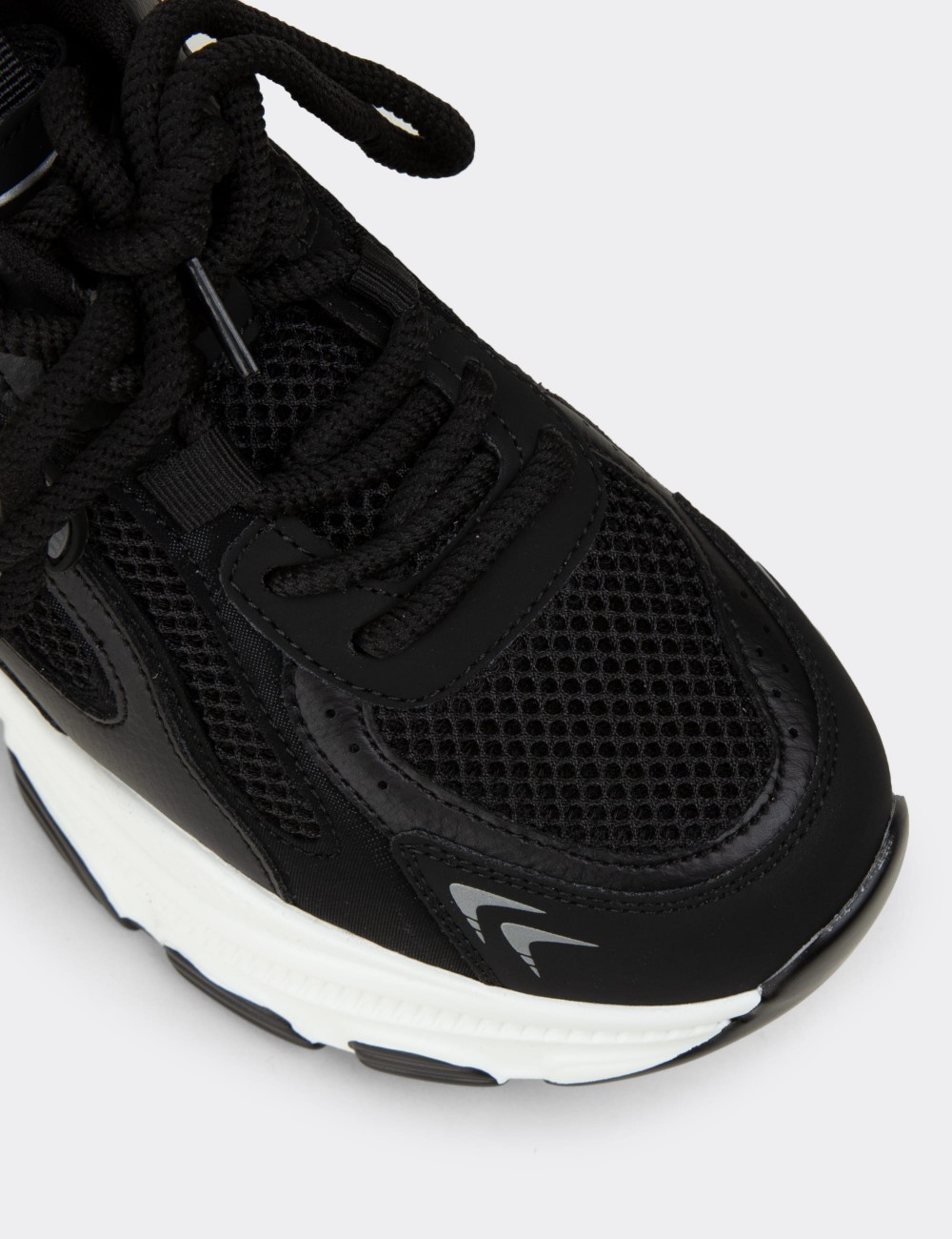 Kadın Siyah Gizli Topuk Sneaker Ayakkabı - 26323ZSYHP01