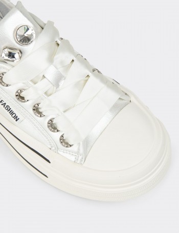 Kadın Beyaz Rugan Sneaker Ayakkabı - K0524ZBYZC01