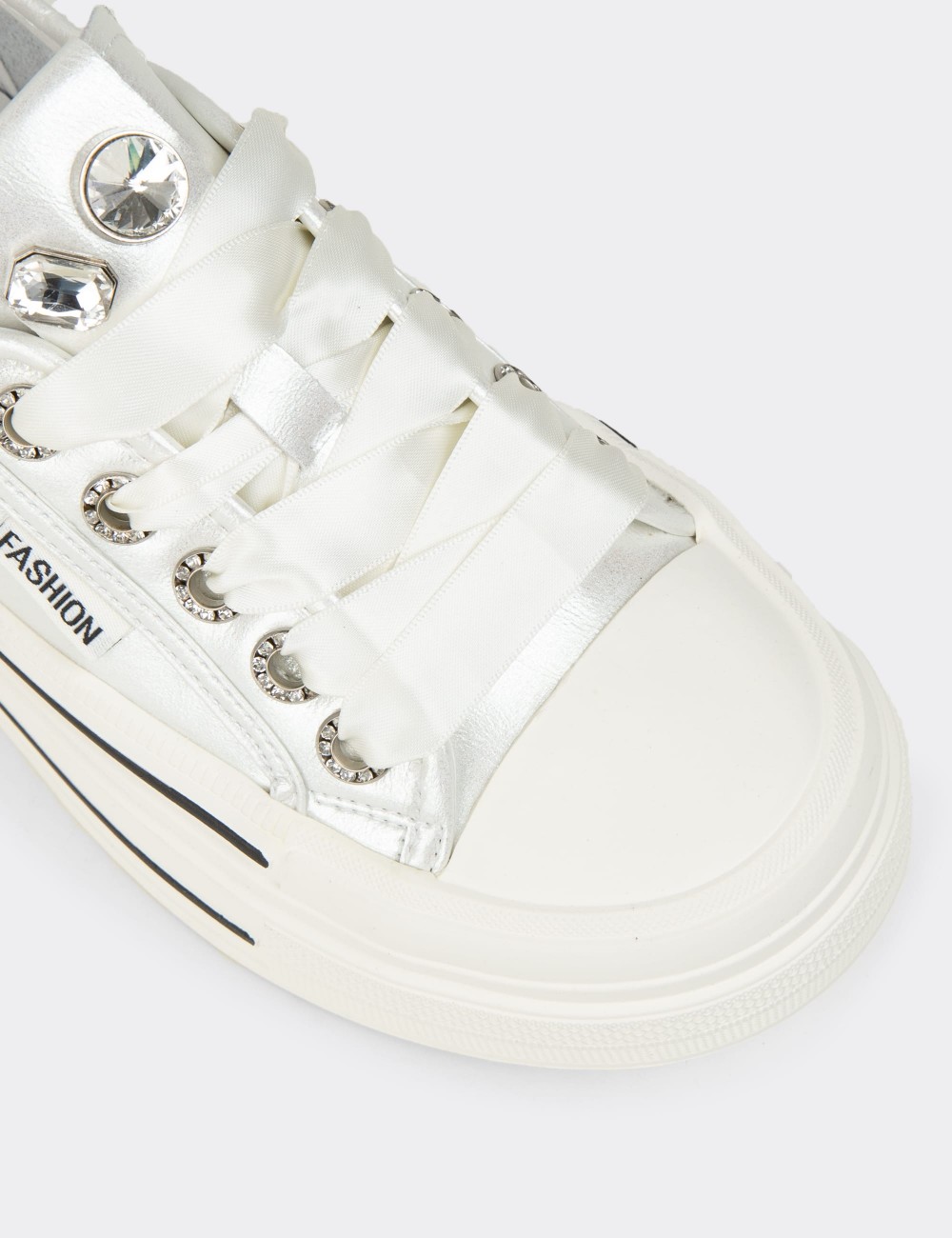 Kadın Beyaz Rugan Sneaker Ayakkabı - K0524ZBYZC01