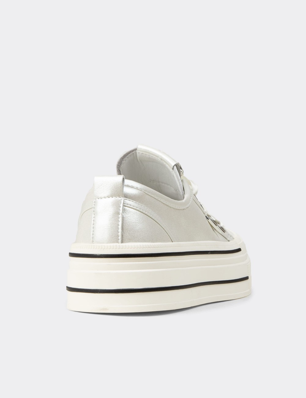 Kadın Beyaz Rugan Sneaker Ayakkabı - K0524ZBYZC01