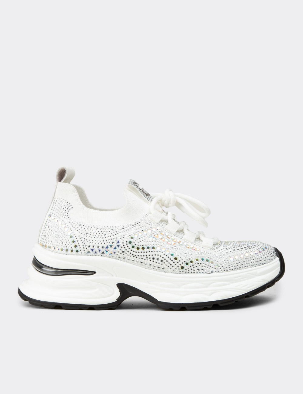 Kadın Beyaz Taş Detaylı Sneaker Ayakkabı - 26303ZBYZP01