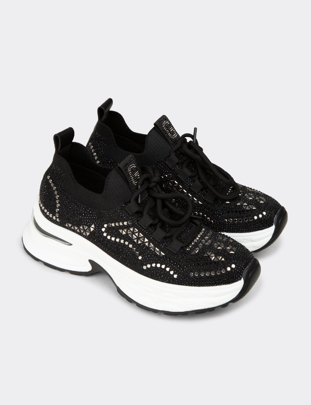 Kadın Siyah Taş Detaylı Sneaker Ayakkabı - 26303ZSYHP01