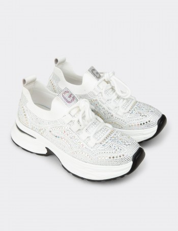 Kadın Beyaz Taş Detaylı Sneaker Ayakkabı - 26303ZBYZP01