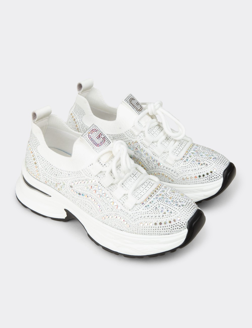 Kadın Beyaz Taş Detaylı Sneaker Ayakkabı - 26303ZBYZP01