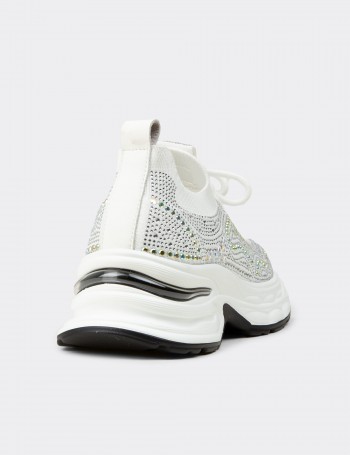 Kadın Beyaz Taş Detaylı Sneaker Ayakkabı - 26303ZBYZP01