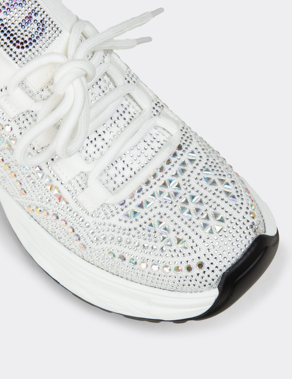 Kadın Beyaz Taş Detaylı Sneaker Ayakkabı - 26303ZBYZP01