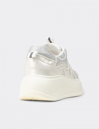 Kadın Beyaz Taş Detaylı Platform Sneaker - 26424ZBYZP01