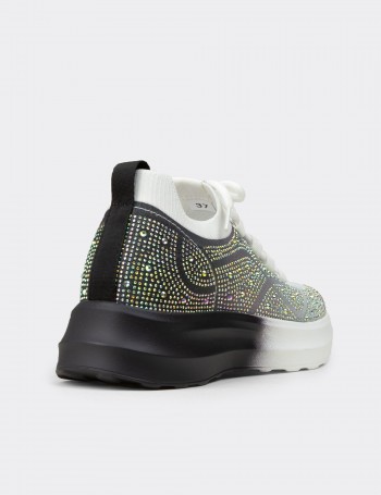 Kadın Taş Detaylı Siyah Sneaker Ayakkabı - K0516ZSYHC01