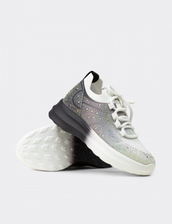 Kadın Taş Detaylı Siyah Sneaker Ayakkabı - K0516ZSYHC01