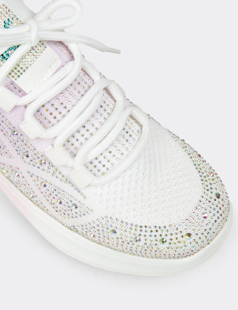 Kadın Beyaz Taş Detaylı Sneaker Ayakkabı - K0516ZBYZC01