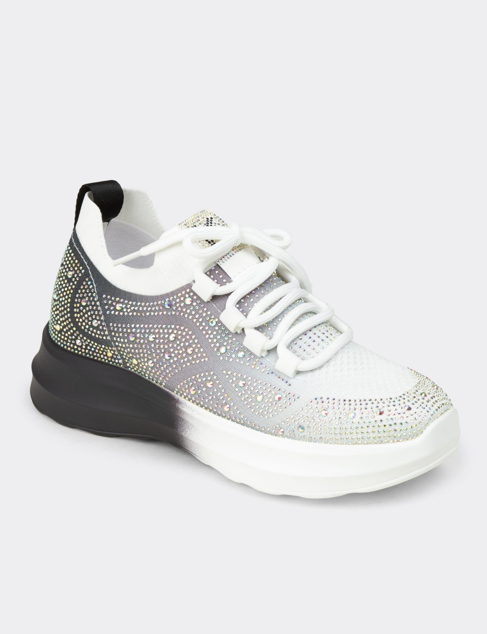Kadın Taş Detaylı Siyah Sneaker Ayakkabı - K0516ZSYHC01