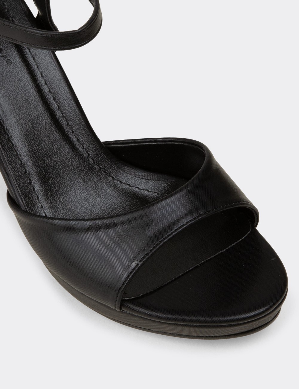 Kadın Siyah Platform Topuklu Sandalet - K1301ZSYHC01