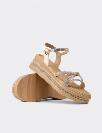 Kadın Bej Taş Detaylı Sandalet - K0095ZBEJC01