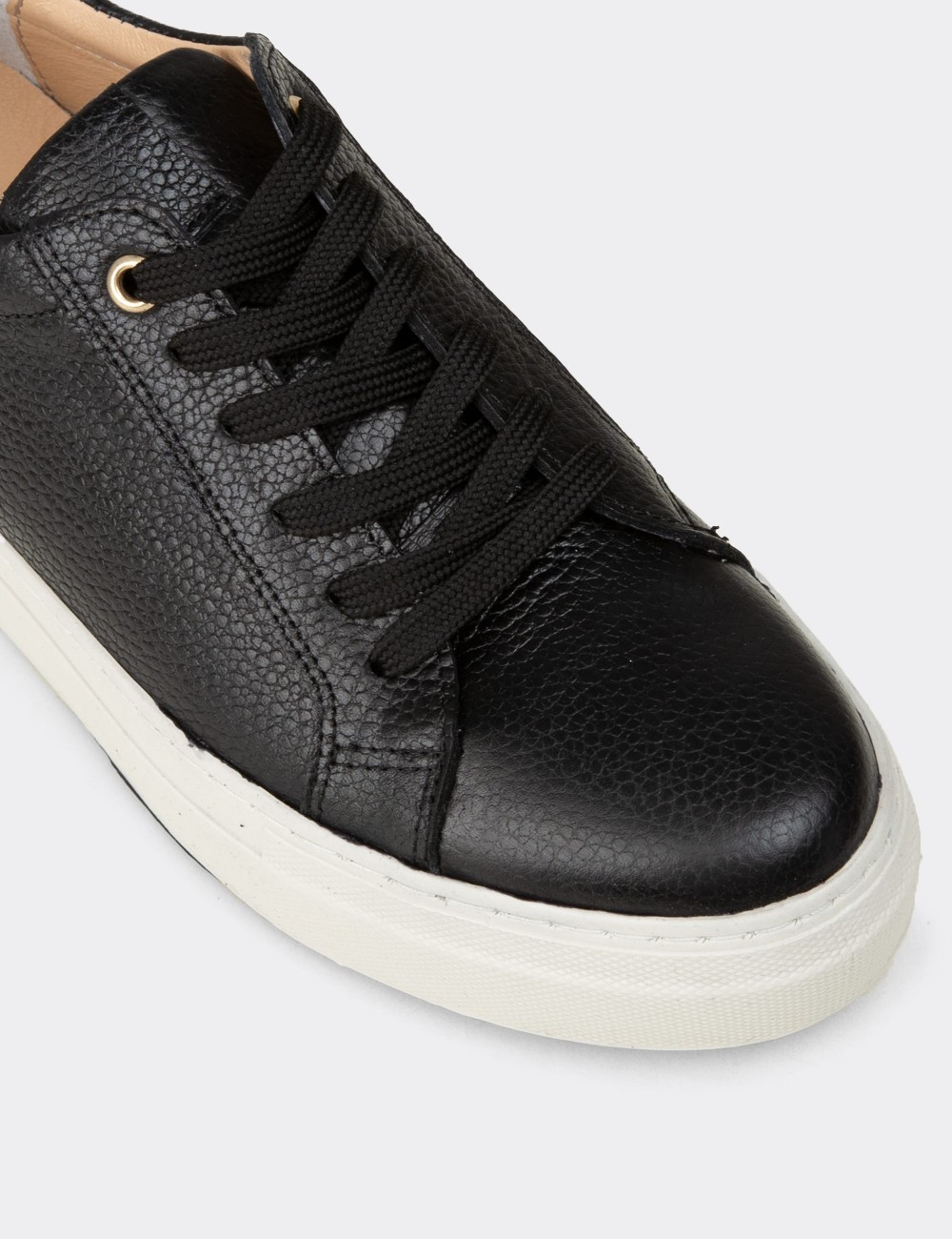 Kadın Hakiki Deri Siyah Sneaker Ayakkabı - R2571ZSYHC01