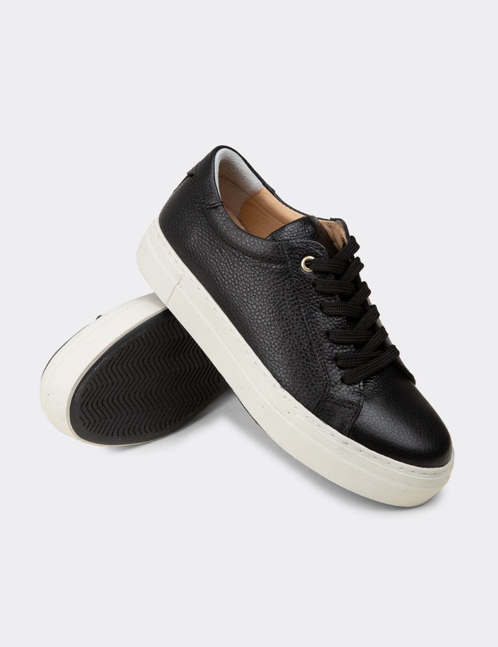 Kadın Hakiki Deri Siyah Sneaker Ayakkabı - R2571ZSYHC01
